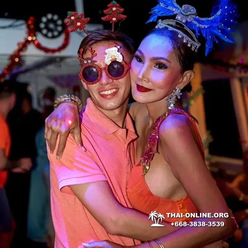 Casablanca evening boat trip with foam party in Pattaya photo 12