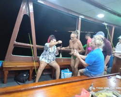 Squid sea fishing in night-time Pattaya Thailand - tour photo 7