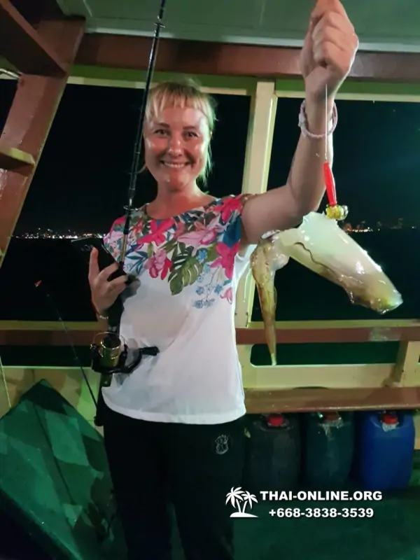 Night-time sea fishing for squids in Pattaya Bay Thailand - photo 2