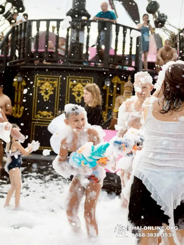 Sea boat cruise trip Black Pearl Pattaya Thailand - photo 12 Black Pearl boat excursion in Pattaya Thailand - photo 12