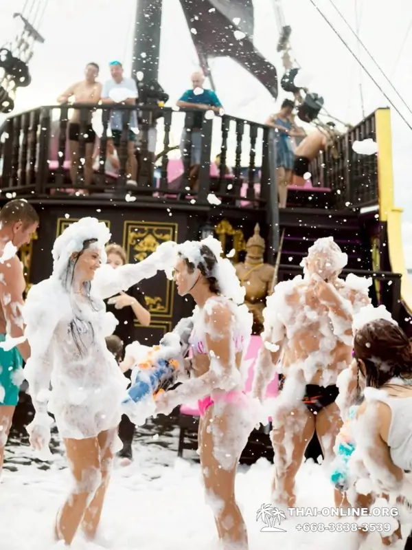 Sea boat cruise trip Black Pearl Pattaya Thailand - photo 14 Black Pearl boat excursion in Pattaya Thailand - photo 14