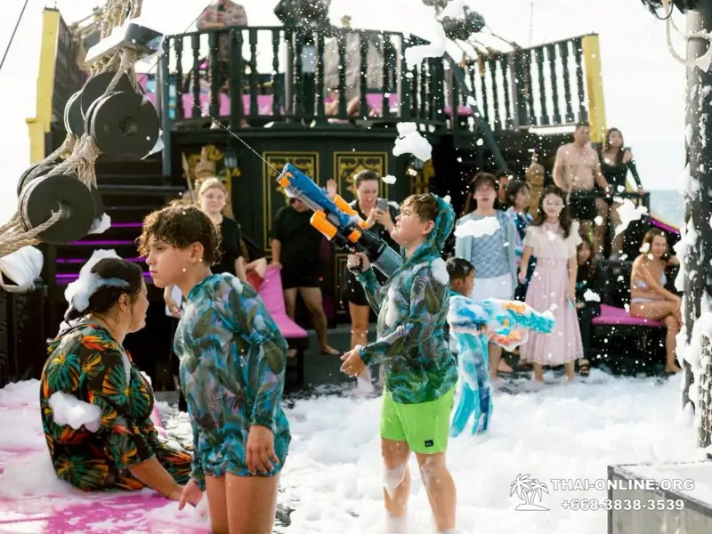 Sea boat cruise trip Black Pearl Pattaya Thailand - photo 3 Black Pearl boat excursion in Pattaya Thailand - photo 3