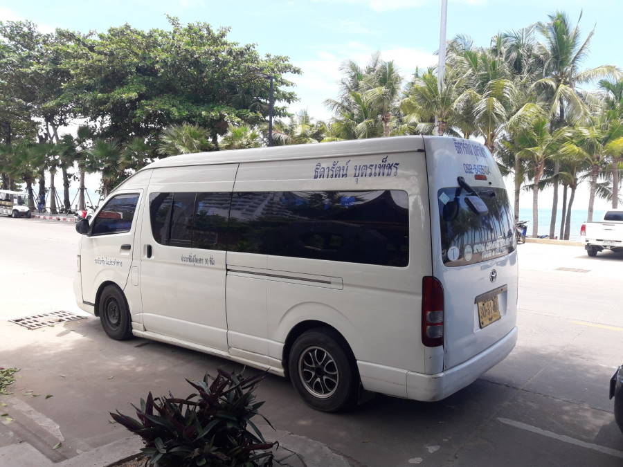 Minibus Toyota Hiace in Pattaya Taxi Pattaya to Koh Mun Nork pier
