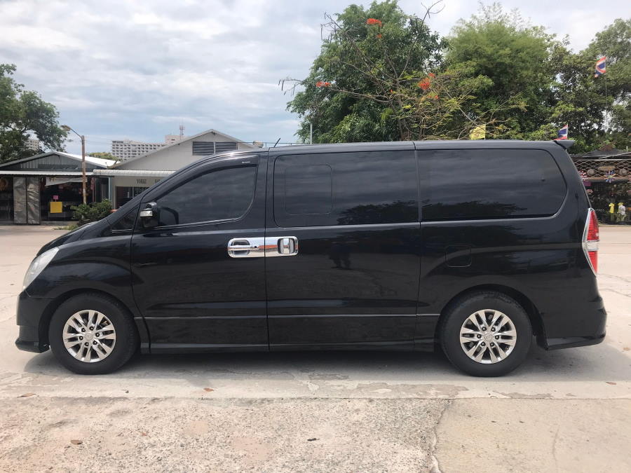 Minivan Toyota H1 Taxi Pattaya to Utapao airport